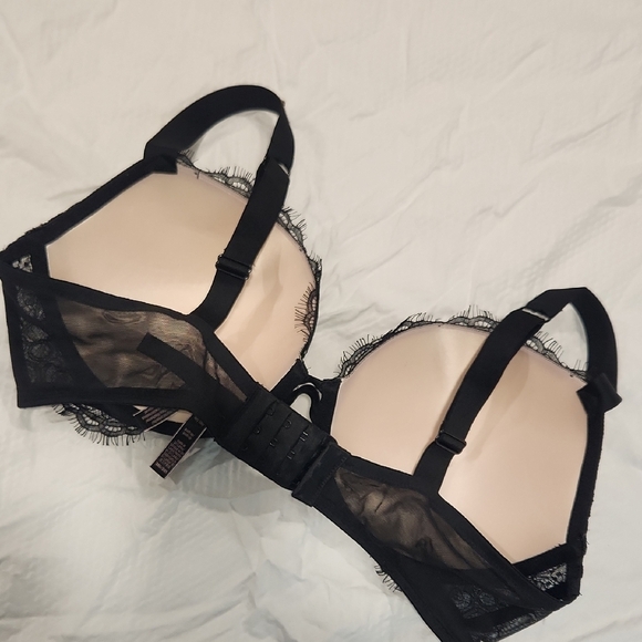 Victoria's Secret Black Lace Push-Up Bra - Picture 5 of 9